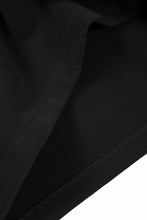 画像をギャラリービューアに読み込む, N/07 OVERSIZE TOP / RIBBED CARDBOARD KNIT JERSEY (BLACK)