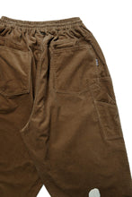 Load image into Gallery viewer, mastermind JAPAN WIDE CORDUROY PAINTER PANTS (CAMEL)