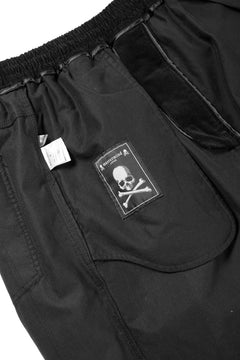 Load image into Gallery viewer, mastermind JAPAN WIDE CORDUROY PAINTER PANTS (BLACK)
