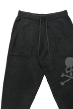 Load image into Gallery viewer, MASTERMIND WORLD LOUNGE LONG PANTS / SOFTLY BOA FLEECE (BLACK x CHARCOAL)