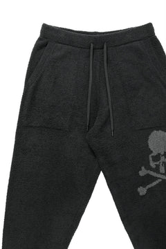 Load image into Gallery viewer, MASTERMIND WORLD LOUNGE LONG PANTS / SOFTLY BOA FLEECE (BLACK x CHARCOAL)