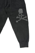 Load image into Gallery viewer, MASTERMIND WORLD LOUNGE LONG PANTS / SOFTLY BOA FLEECE (BLACK x CHARCOAL)