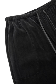 Load image into Gallery viewer, MASTERMIND WORLD VELOUR PANTS (BLACK)