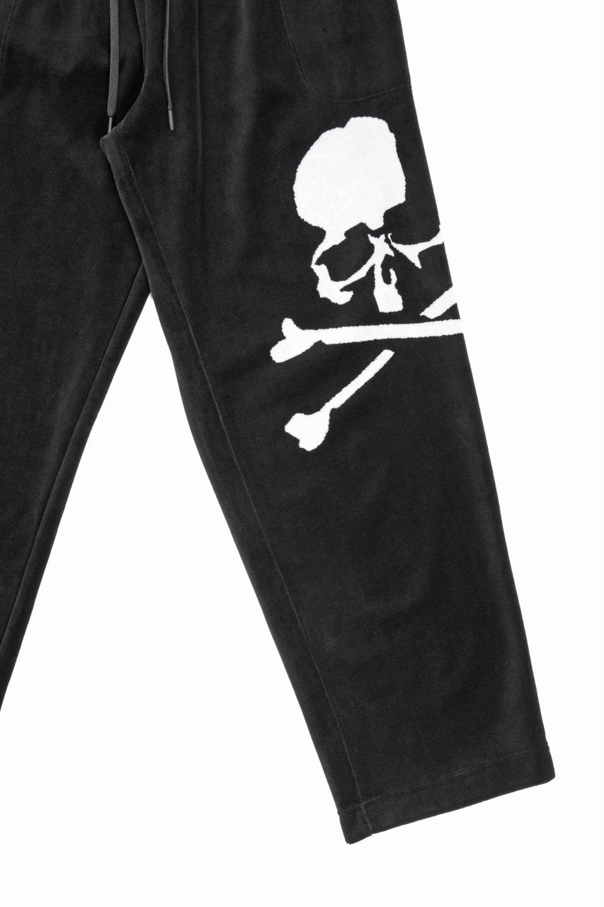 Load image into Gallery viewer, MASTERMIND WORLD VELOUR PANTS (BLACK)
