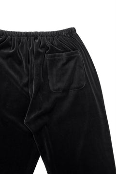 Load image into Gallery viewer, MASTERMIND WORLD VELOUR PANTS (BLACK)