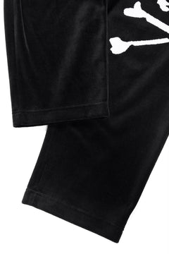 Load image into Gallery viewer, MASTERMIND WORLD VELOUR PANTS (BLACK)