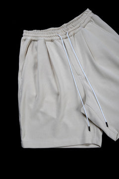 画像をギャラリービューアに読み込む, N/07 2 TUCKS EASY SHORTS / RIBBED CARDBOARD KNIT JERSEY (LIGHT BEIGE)