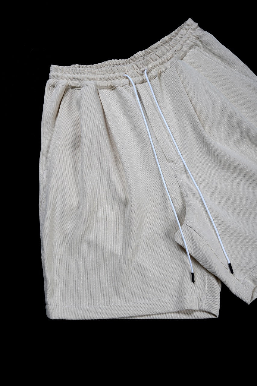 画像をギャラリービューアに読み込む, N/07 2 TUCKS EASY SHORTS / RIBBED CARDBOARD KNIT JERSEY (LIGHT BEIGE)