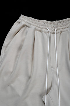 画像をギャラリービューアに読み込む, N/07 2 TUCKS EASY SHORTS / RIBBED CARDBOARD KNIT JERSEY (LIGHT BEIGE)