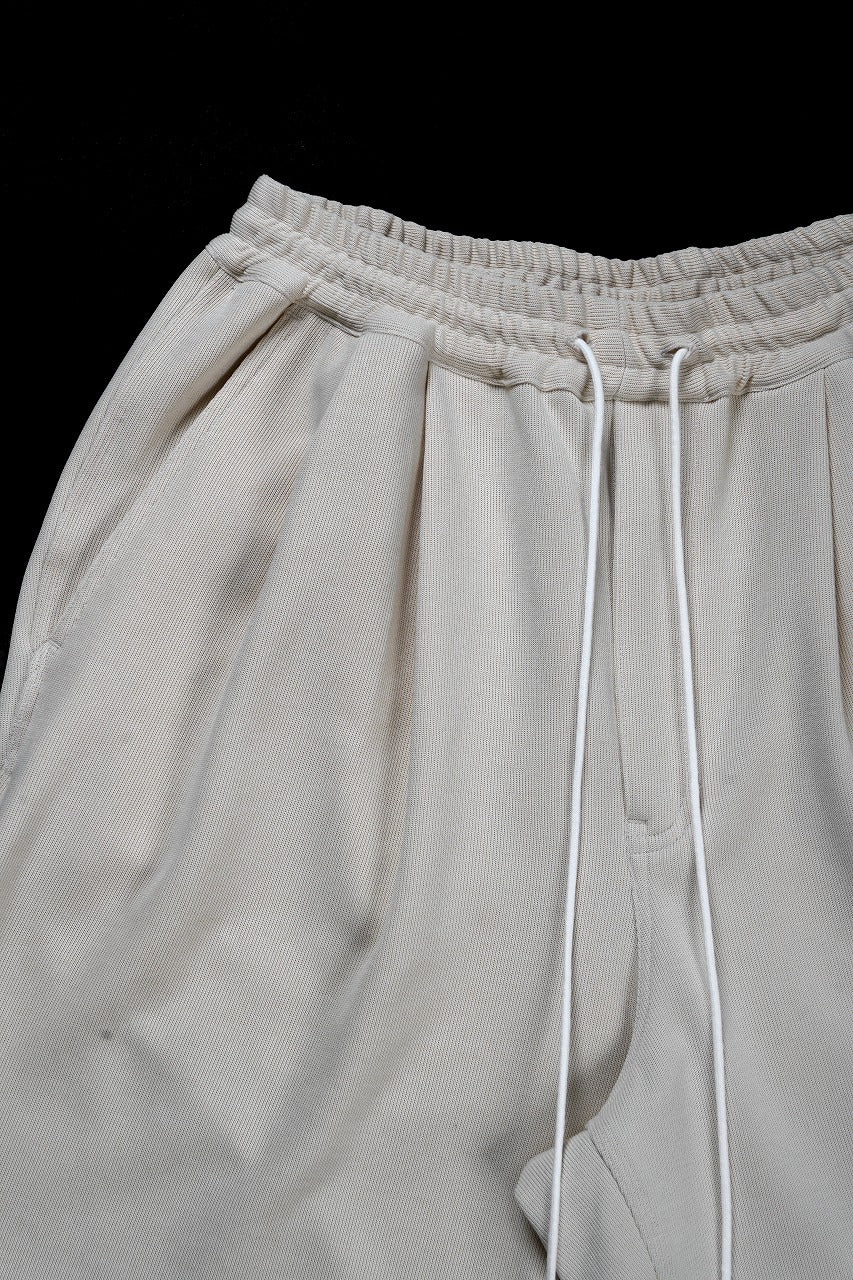 画像をギャラリービューアに読み込む, N/07 2 TUCKS EASY SHORTS / RIBBED CARDBOARD KNIT JERSEY (LIGHT BEIGE)