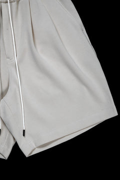 画像をギャラリービューアに読み込む, N/07 2 TUCKS EASY SHORTS / RIBBED CARDBOARD KNIT JERSEY (LIGHT BEIGE)