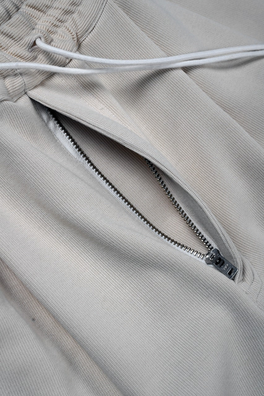 画像をギャラリービューアに読み込む, N/07 2 TUCKS EASY SHORTS / RIBBED CARDBOARD KNIT JERSEY (LIGHT BEIGE)