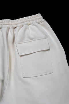 画像をギャラリービューアに読み込む, N/07 2 TUCKS EASY SHORTS / RIBBED CARDBOARD KNIT JERSEY (LIGHT BEIGE)