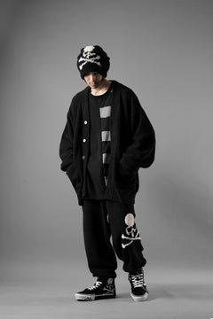 Load image into Gallery viewer, MASTERMIND WORLD LOUNGE LONG PANTS / SOFTLY BOA FLEECE (BLACK x WHITE)