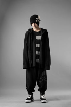 Load image into Gallery viewer, MASTERMIND WORLD LOUNGE FULL-ZIP HOODIE / SOFTLY BOA FLEECE (BLACK x CHARCOAL)