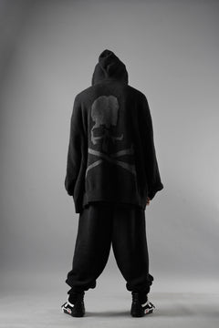 Load image into Gallery viewer, MASTERMIND WORLD LOUNGE LONG PANTS / SOFTLY BOA FLEECE (BLACK x CHARCOAL)