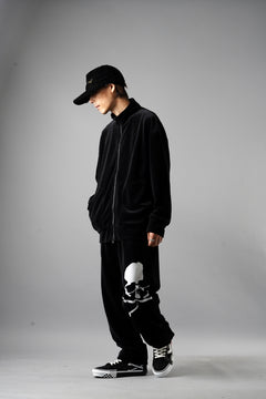 Load image into Gallery viewer, MASTERMIND WORLD VELOUR PANTS (BLACK)