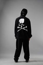 Load image into Gallery viewer, MASTERMIND WORLD VELOUR PANTS (BLACK)