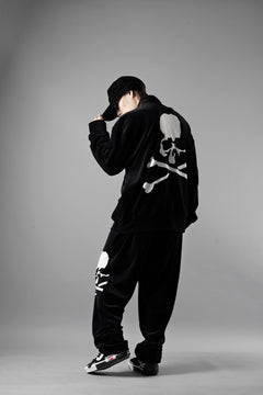 Load image into Gallery viewer, MASTERMIND WORLD VELOUR PANTS (BLACK)