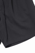 画像をギャラリービューアに読み込む, N/07 2 TUCKS EASY SHORTS / RIBBED CARDBOARD KNIT JERSEY (CHARCOAL)