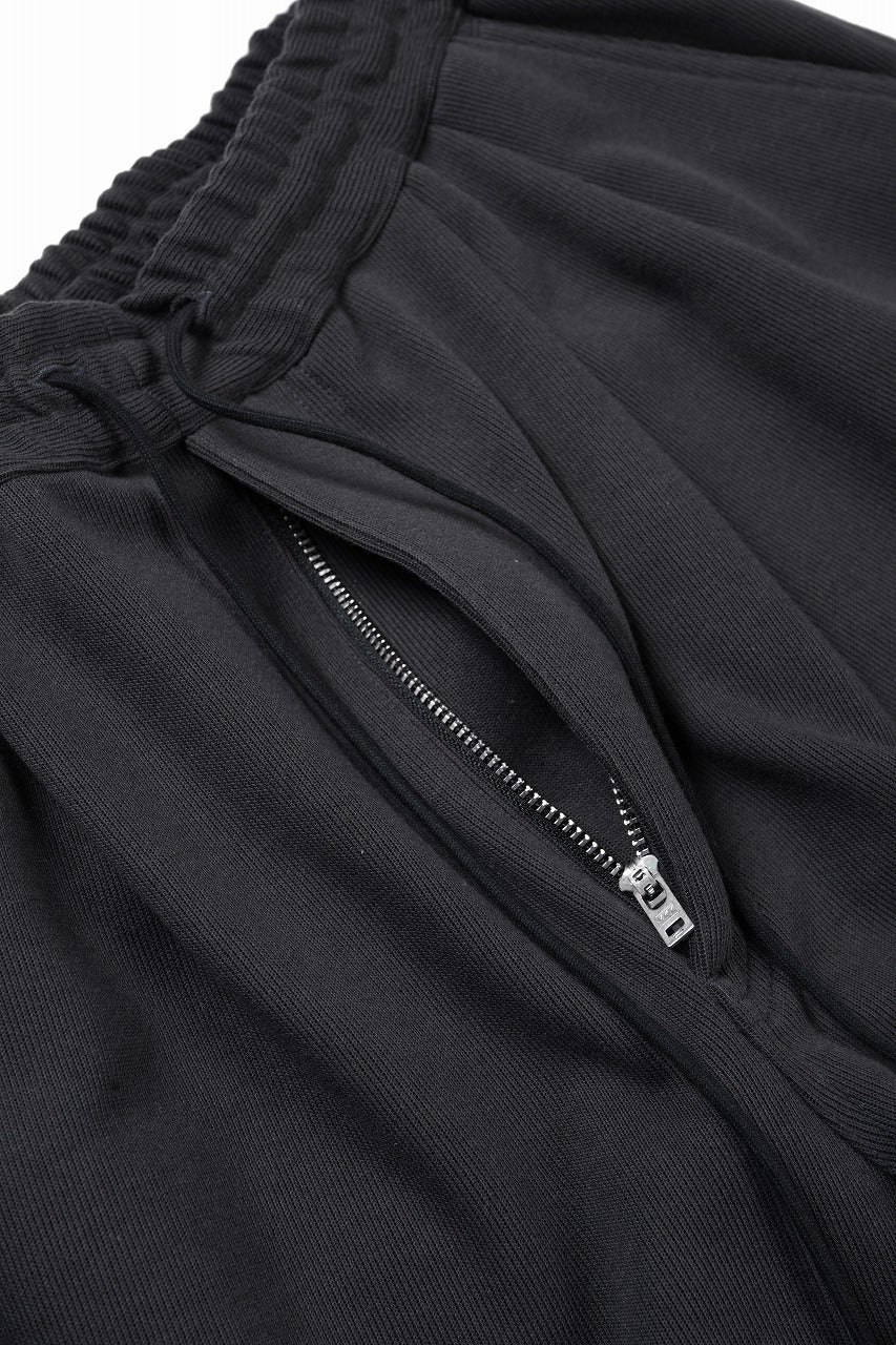 画像をギャラリービューアに読み込む, N/07 2 TUCKS EASY SHORTS / RIBBED CARDBOARD KNIT JERSEY (CHARCOAL)