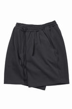 画像をギャラリービューアに読み込む, N/07 2 TUCKS EASY SHORTS / RIBBED CARDBOARD KNIT JERSEY (CHARCOAL)