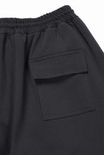 画像をギャラリービューアに読み込む, N/07 2 TUCKS EASY SHORTS / RIBBED CARDBOARD KNIT JERSEY (CHARCOAL)
