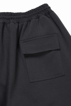 画像をギャラリービューアに読み込む, N/07 2 TUCKS EASY SHORTS / RIBBED CARDBOARD KNIT JERSEY (CHARCOAL)