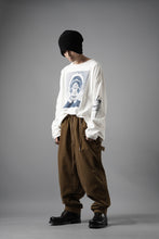 Load image into Gallery viewer, mastermind JAPAN WIDE CORDUROY PAINTER PANTS (CAMEL)