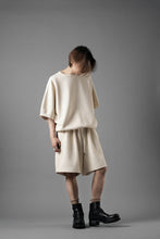 画像をギャラリービューアに読み込む, N/07 2 TUCKS EASY SHORTS / RIBBED CARDBOARD KNIT JERSEY (LIGHT BEIGE)