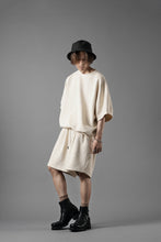画像をギャラリービューアに読み込む, N/07 2 TUCKS EASY SHORTS / RIBBED CARDBOARD KNIT JERSEY (LIGHT BEIGE)