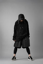 画像をギャラリービューアに読み込む, N/07 2 TUCKS EASY SHORTS / RIBBED CARDBOARD KNIT JERSEY (CHARCOAL)