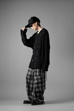 Load image into Gallery viewer, MASTERMIND WORLD OG ARAN CARDIGAN (BLACK)