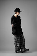 Load image into Gallery viewer, MASTERMIND WORLD OG ARAN CARDIGAN (BLACK)