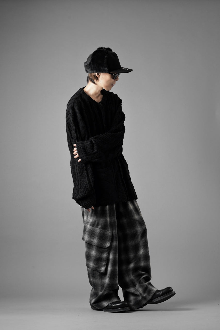 Load image into Gallery viewer, MASTERMIND WORLD OG ARAN CARDIGAN (BLACK)