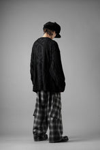 Load image into Gallery viewer, MASTERMIND WORLD OG ARAN CARDIGAN (BLACK)
