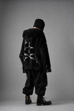 Load image into Gallery viewer, mastermind JAPAN POLAR BEAR ZIP-UP HOODIE (BLACK)