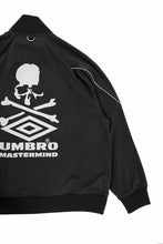 画像をギャラリービューアに読み込む, MASTERMIND WORLD x UMBRO TRACK JACKET (BLACK)
