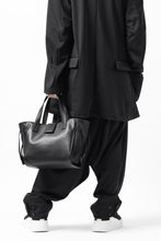 画像をギャラリービューアに読み込む, discord Yohji Yamamoto Gusset Diaphragm Tote Bag (M) / Smooth Cow Leather (BLACK)