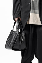 画像をギャラリービューアに読み込む, discord Yohji Yamamoto Gusset Diaphragm Tote Bag (M) / Smooth Cow Leather (BLACK)