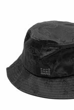 画像をギャラリービューアに読み込む, Feng Chen Wang BLACK DRAGON PATTERN SATIN BUCKET HAT (BLACK)