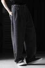 画像をギャラリービューアに読み込む, th products KAPOOR / Wide Tapered Pants / travel wool premiere (gray)