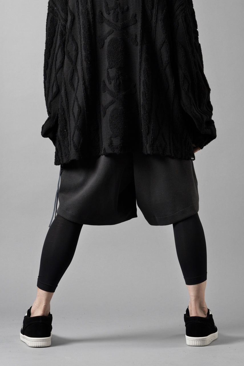 画像をギャラリービューアに読み込む, N/07 2 TUCKS EASY SHORTS / RIBBED CARDBOARD KNIT JERSEY (CHARCOAL)