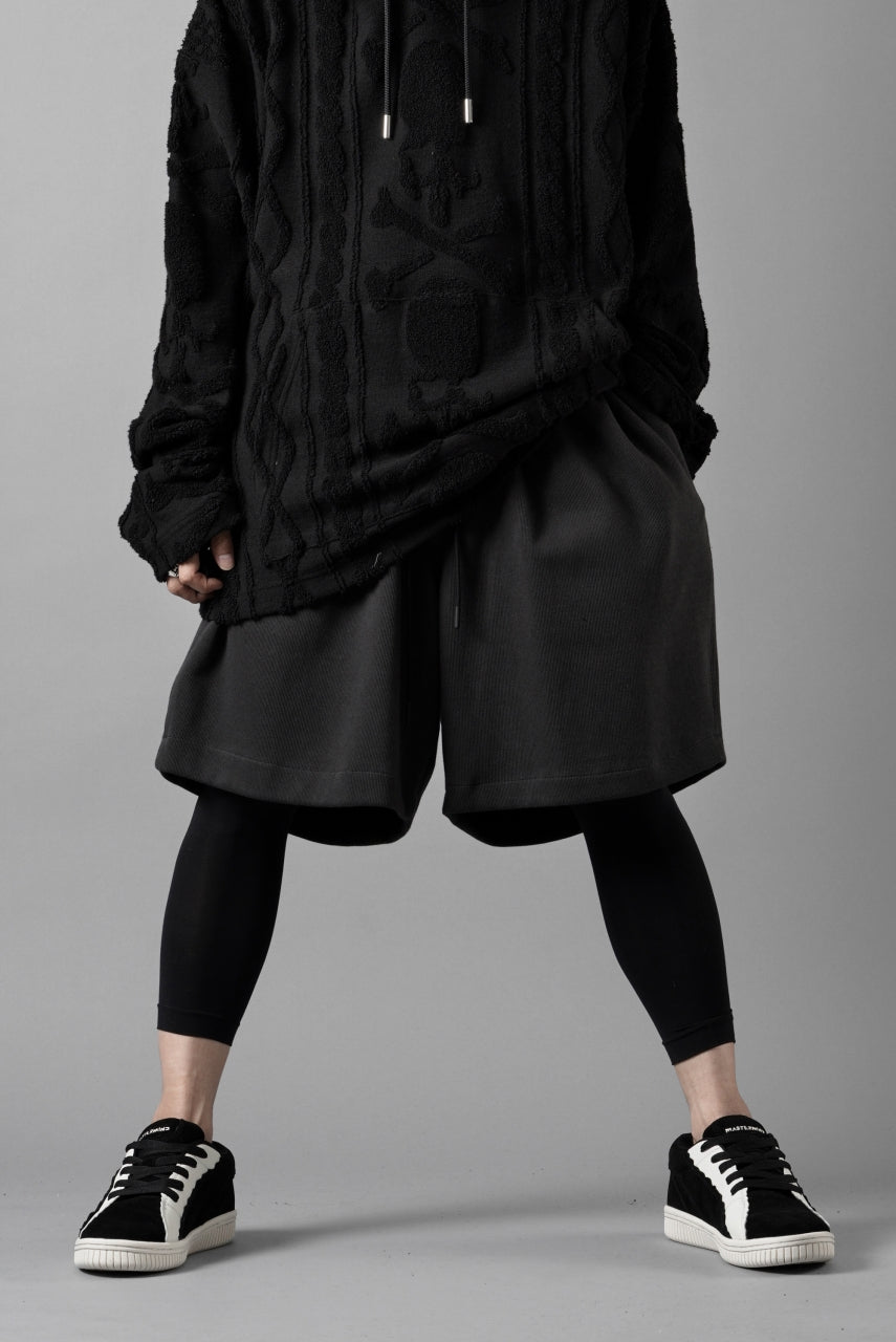 画像をギャラリービューアに読み込む, N/07 2 TUCKS EASY SHORTS / RIBBED CARDBOARD KNIT JERSEY (CHARCOAL)