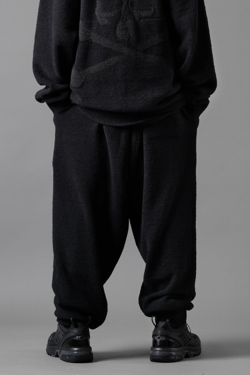 Load image into Gallery viewer, MASTERMIND WORLD LOUNGE LONG PANTS / SOFTY BOA FLEECE (BLACK x CHARCOAL)
