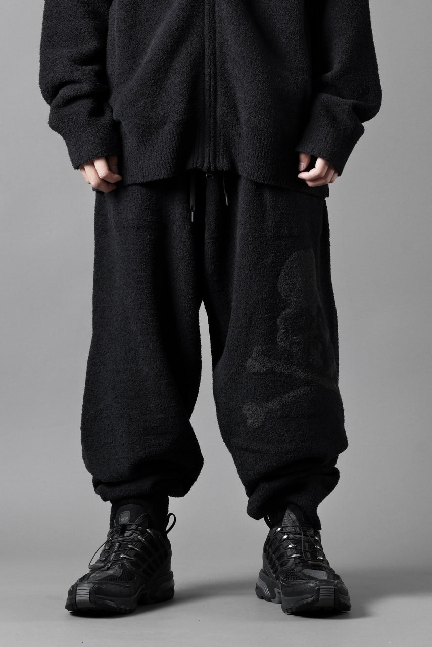 Load image into Gallery viewer, MASTERMIND WORLD LOUNGE LONG PANTS / SOFTY BOA FLEECE (BLACK x CHARCOAL)