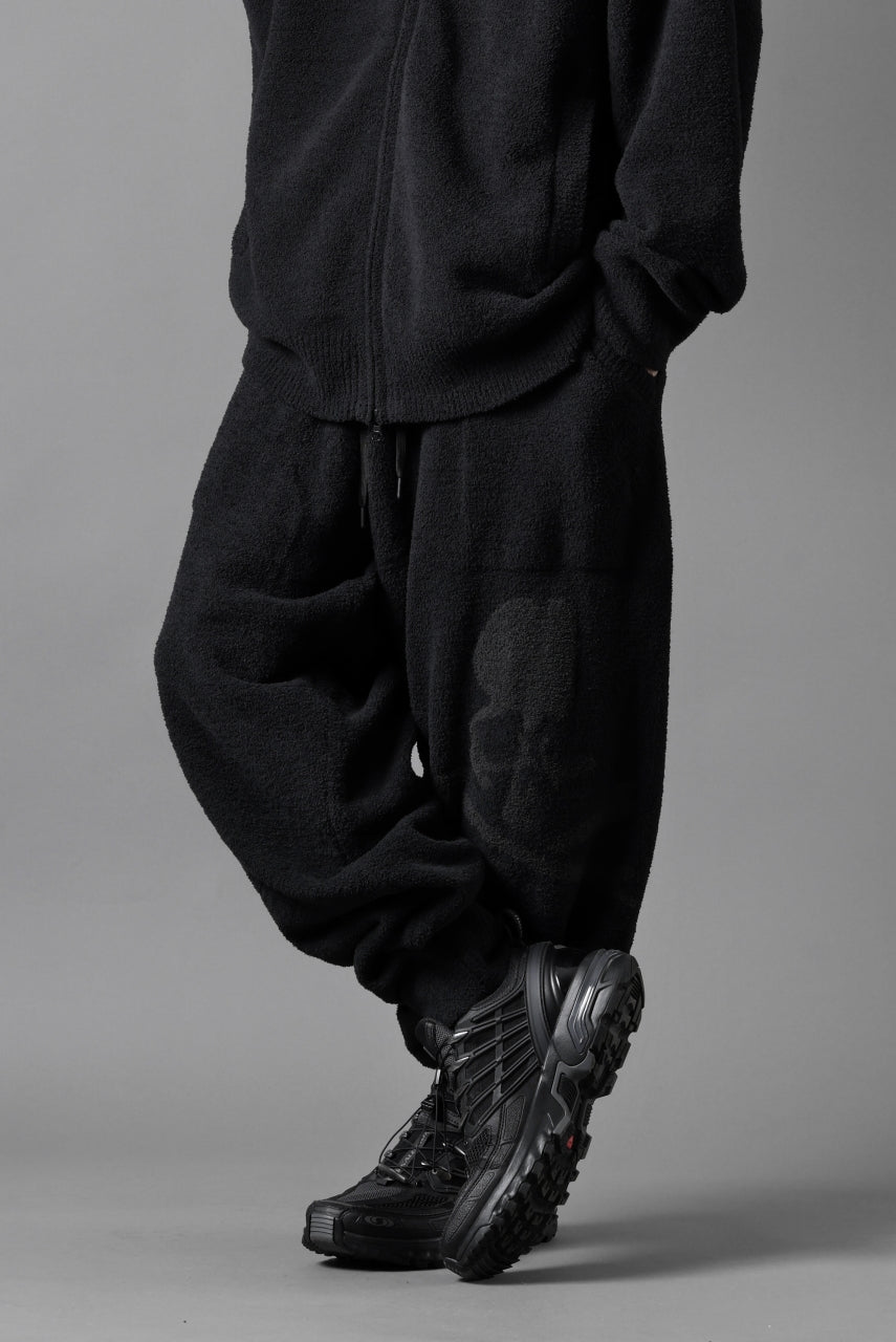 Load image into Gallery viewer, MASTERMIND WORLD LOUNGE LONG PANTS / SOFTY BOA FLEECE (BLACK x CHARCOAL)