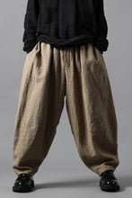 画像をギャラリービューアに読み込む, YUTA MATSUOKA circle pants / silk linen dobby stripe (camel)