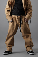 Load image into Gallery viewer, mastermind JAPAN x Dickies DUCK PANTS (CAMEL)