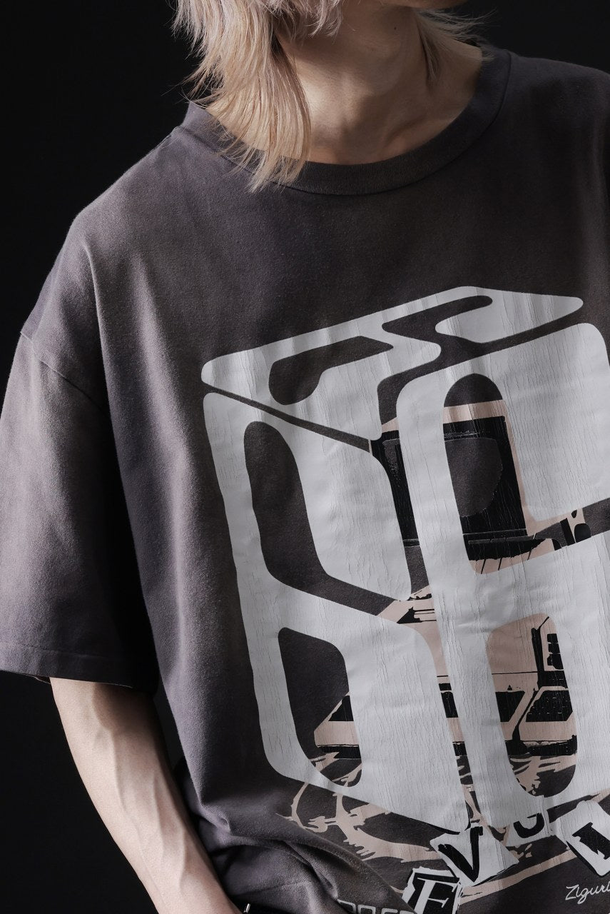 画像をギャラリービューアに読み込む, ZIG UR IDOL FADED & CRACKED SS TOPS - 666 (VINTAGE GREY)